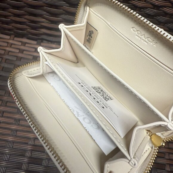 coach Essential Small Zip Around Card Case With Quilting And Heart Print cbr71 - Picture 6 of 7